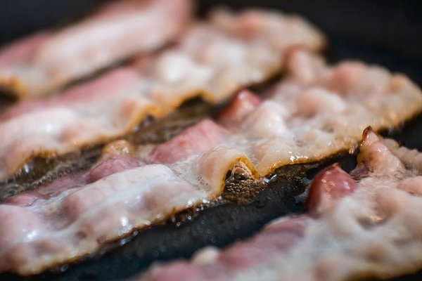 Plancha ou Pierrade : Comprendre la Différence pour Mieux Choisir